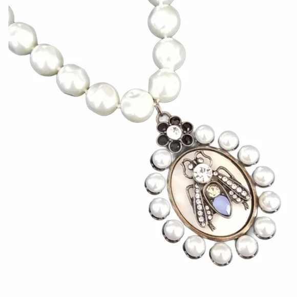 Hand Crafted Baroque Glass Pearl Queen Bee Pendant Necklace - Picture 2 of 12